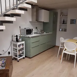 Domus Navigli , Milano Italia